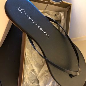 New Never Worn Lauren Conrad Flip Flops